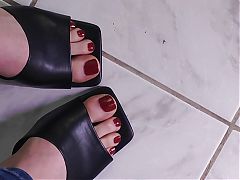 Cum on my shiny red Toes Feet