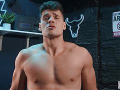 Submissive Presley Scott Gets Turned On When He Touches Boxer Malik Delgatys Eager Dick - MEN