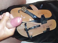 Cum on my stepsister and #039;s sandals with black leather pillow